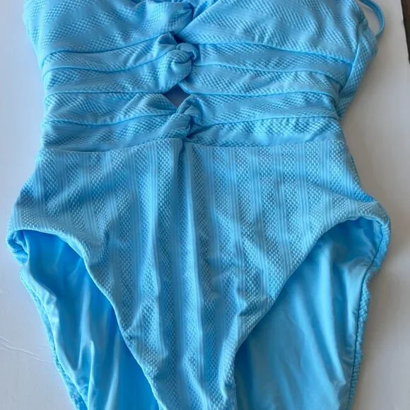 BECCA Women's Standard Prima Twist One Piece Swimsuit, Plunge Neck, Cuto… - Picture 8 of 10